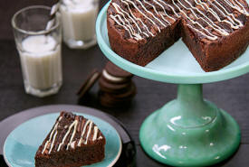 Cookies and Cream Brownie Cake